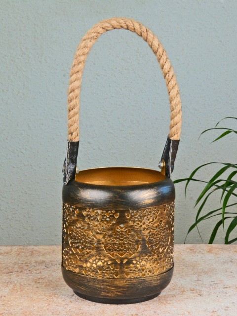 

StyleMyWay Gold-Toned & Black Cutwork Handmade Hanging Lantern