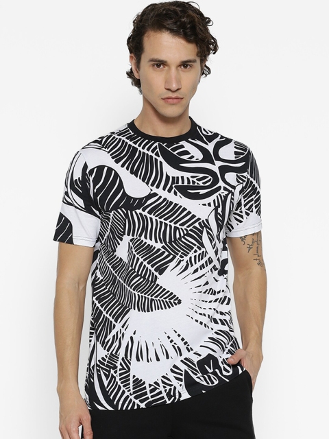 

FOREVER 21 Men White & Black Printed Round Neck T-shirt