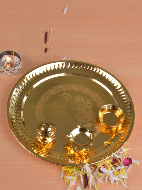 

StyleMyWay Brass Pooja Thali Set with 21.5 cm Thali, Diya, Dhoop Katori, Aggarbatti Stand, Gold