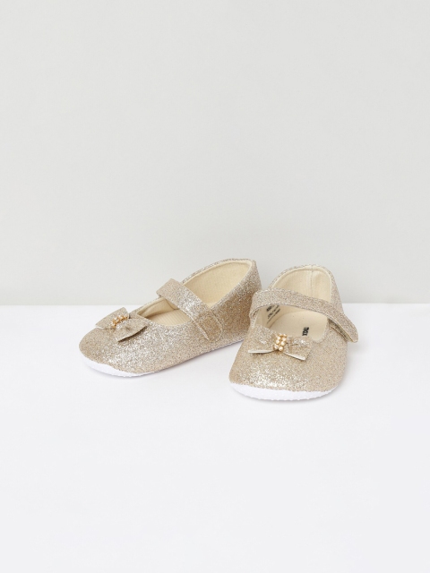 

max Girls Gold-Toned Ballerinas With Bow