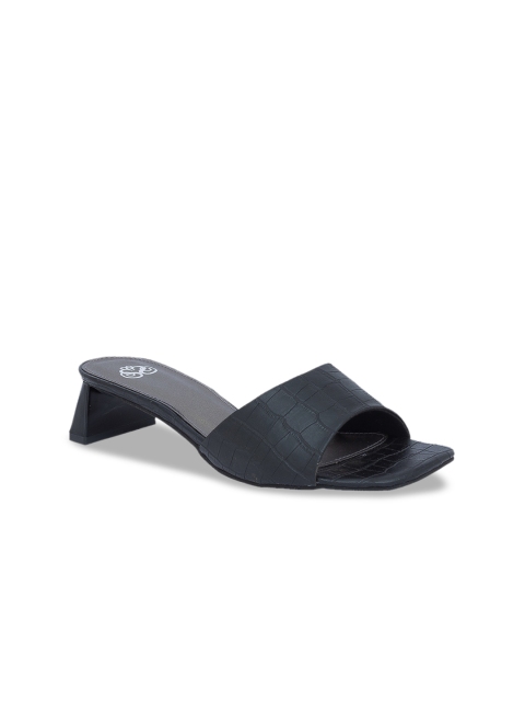 

Sole To Soul Women Black Textured Sandals