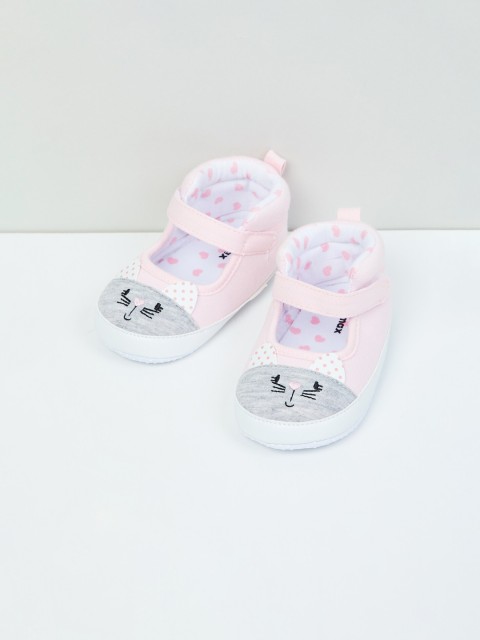 

Max Girls Pink Printed Slip-on Sneakers
