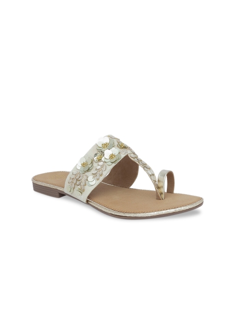 Sole To Soul Women Gold-Toned Solid One Toe Flats
