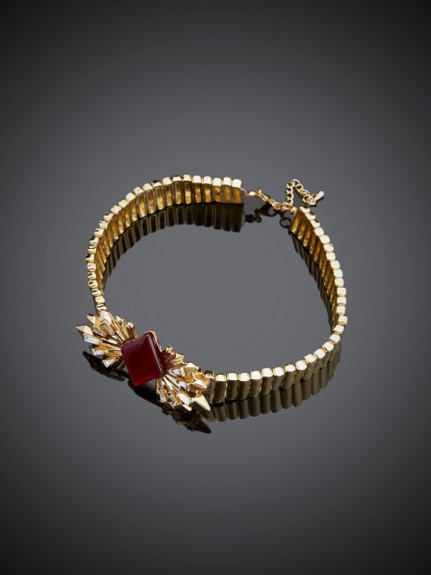 

shaze Gold-Toned & Maroon Brass Rhodium-Plated Choker Necklace
