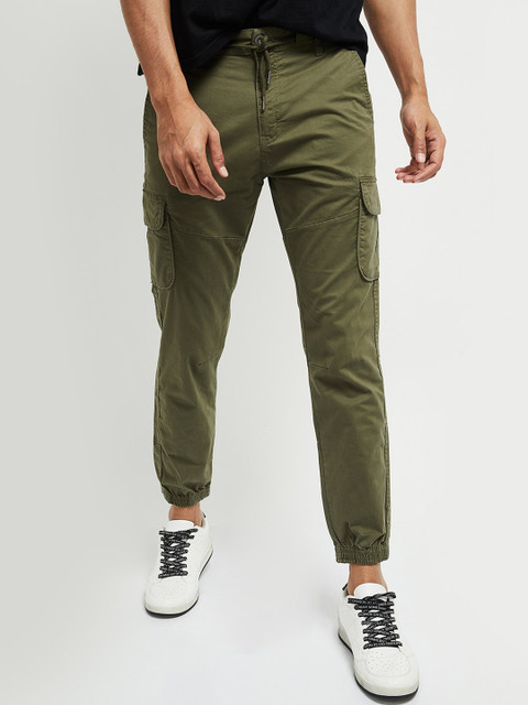 

max Men Green Tapered Fit Solid Cargos
