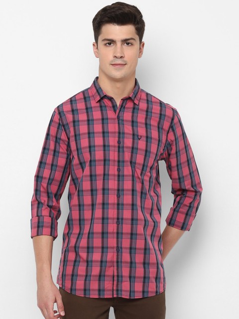

Solly Jeans Co. Men Pink & Navy Blue Regular Fit Checked Cotton Casual Shirt