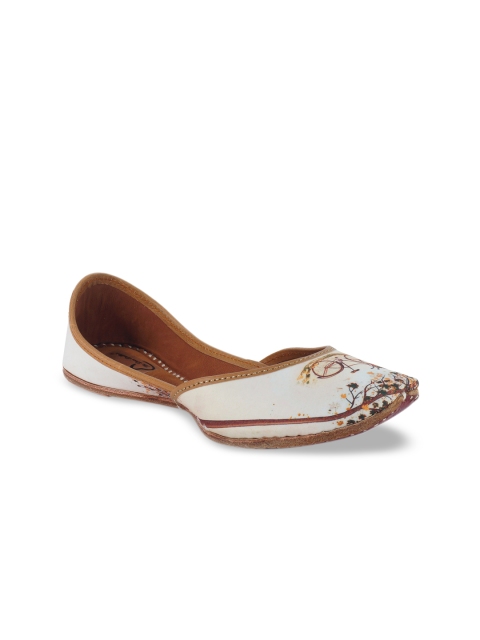 

The Desi Dulhan Women Cream-Coloured Printed Fabric & Leather Mojaris