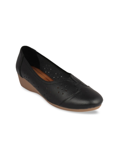 

pelle albero Women Black Solid Pumps
