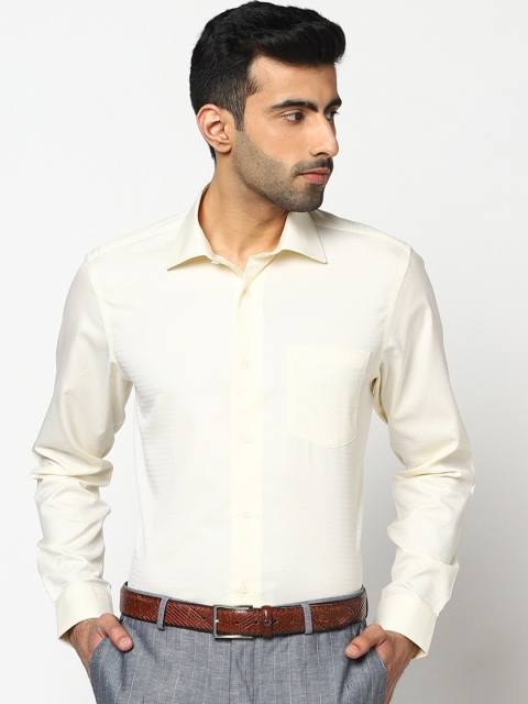 

Blackberrys Men Off-White Cotton Regular Fit Solid Formal Shirt