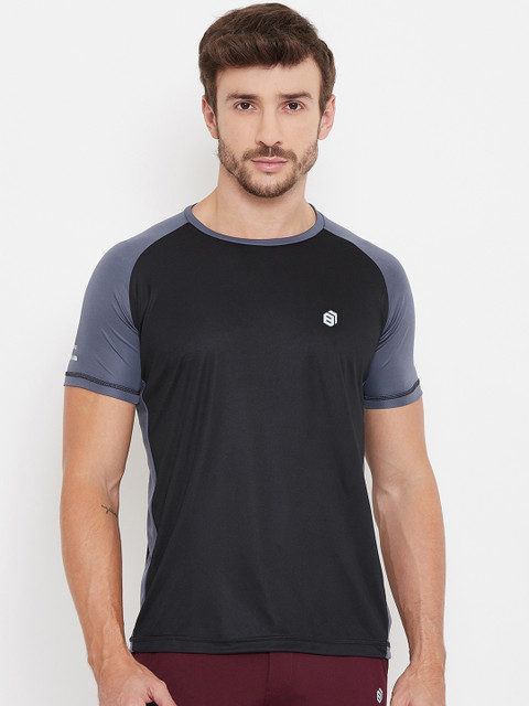 

Bishop Cotton Men Black Solid Round Neck T-shirt