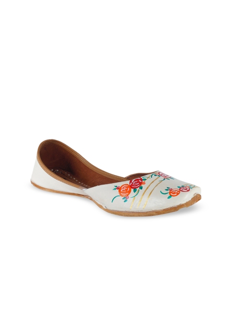 

The Desi Dulhan Women Cream-Coloured & Orange Printed Leather Mojaris