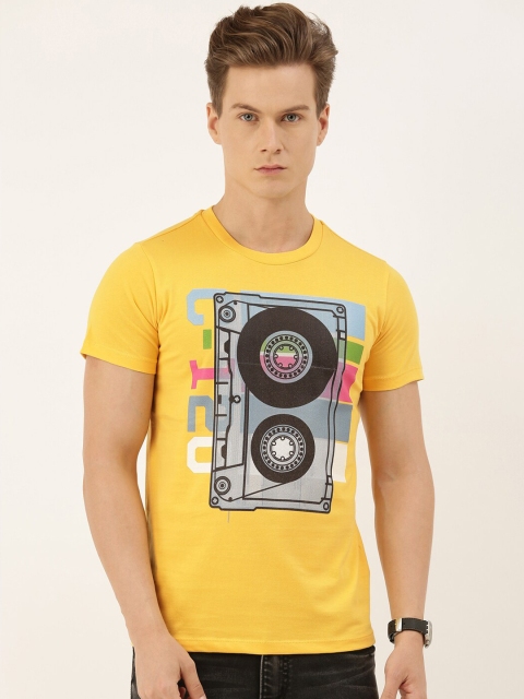 

QUANCIOUS Men Mustard Round Neck Sustainable T-shirt