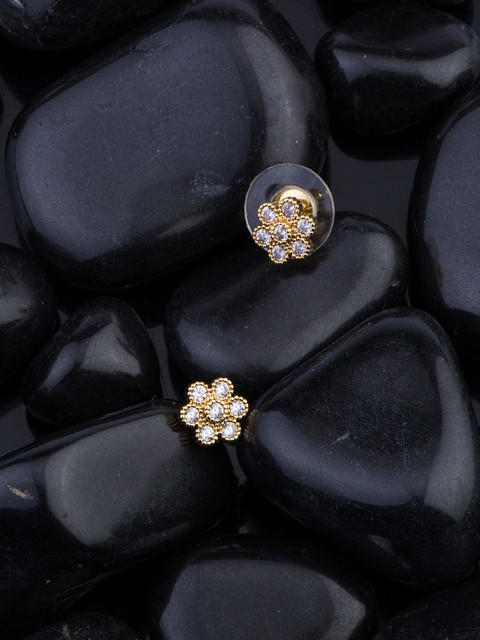 

Alankruthi White & Gold-Toned Floral Studs