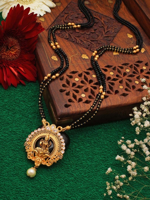 

aadita Gold-Plated Black Pearl Beaded & White Kundan-Studded Temple Maangalsutra