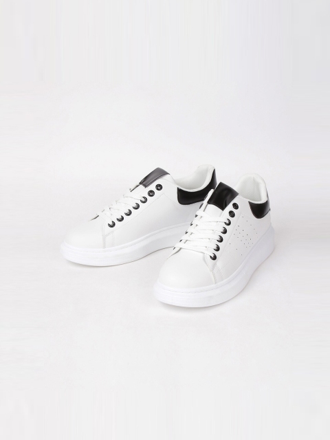 

Forca Men White Solid Casual Sneakers