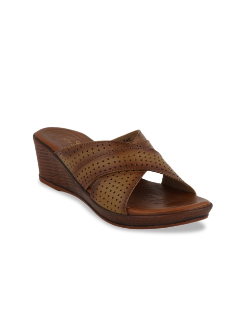 

pelle albero Women Beige Textured Sandals