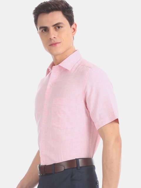 

Arrow Men Pink Regular Fit Solid Formal Shirt