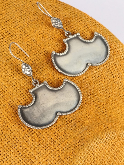 

SANGEETA BOOCHRA Oxidised Silver Stone-Studded Classic Drop Earrings