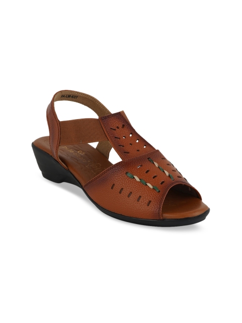

pelle albero Women Tan Woven Design Sandals