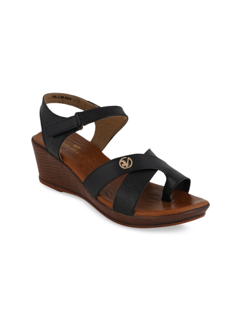 

pelle albero Women Black Solid Sandals