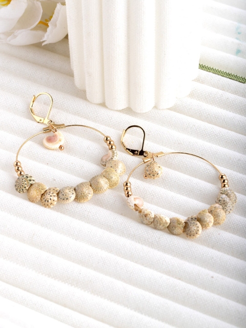 

CRZ Off-White Gold-Plated Cowry Detail Circular Drop Earrings