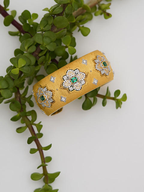 

SANGEETA BOOCHRA Gold-Plated Green Stone-Studded Handcrafted Bangle