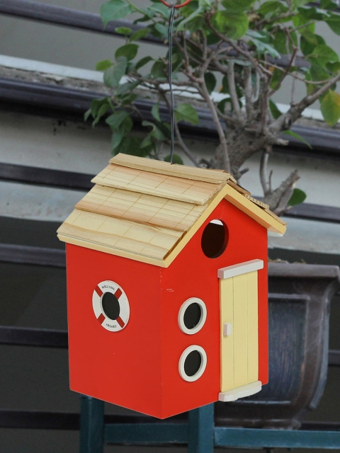 

TAYHAA Red & Beige Wooden Bird House