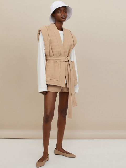 

H&M Women Beige Solid Cotton Quilted Gilet
