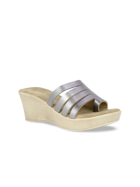 

Inc 5 Women Gunmetal-Toned Solid Heels, Metallic