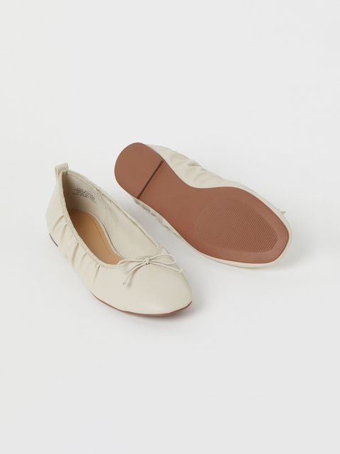 

H&M Women Beige Solid Gathered Ballet Pumps