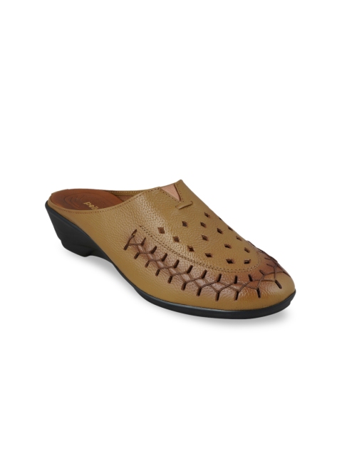 

pelle albero Women Beige Solid Mules