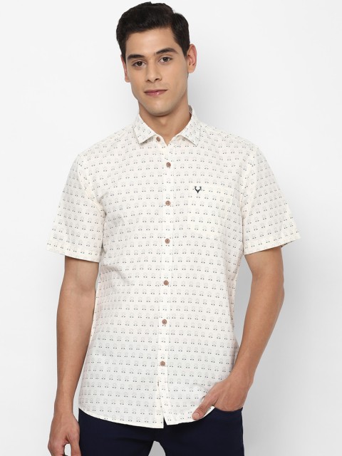 

Solly Jeans Co. Men Off-White & Navy Blue Regular Fit Printed Casual Shirt
