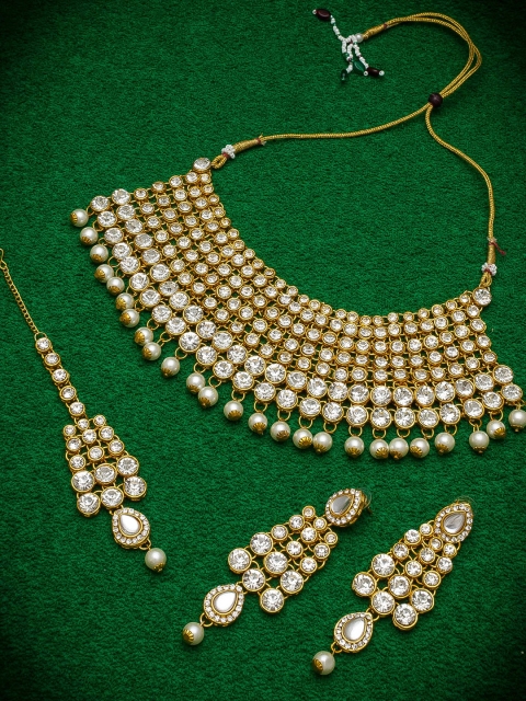 

aadita Gold-Plated White Kundan-Studded & Pearl Embellished Jewellery Set