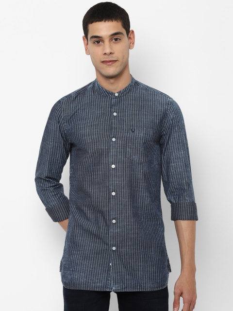 

Solly Jeans Co. Men Navy Blue Regular Fit Striped Pure Cotton Casual Shirt