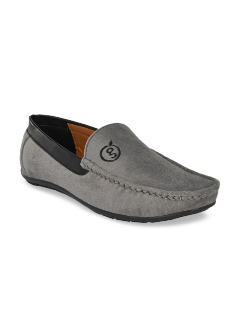 

Guava Men Grey Solid Lightweight Loafers