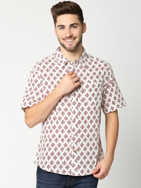 

Bewakoof Men Off-White & Red Regular Fit Printed Pure Cotton Casual Shirt