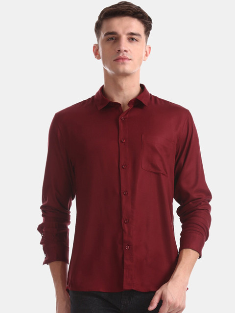 

Ruggers Men Maroon Regular Fit Solid Casual Shirt