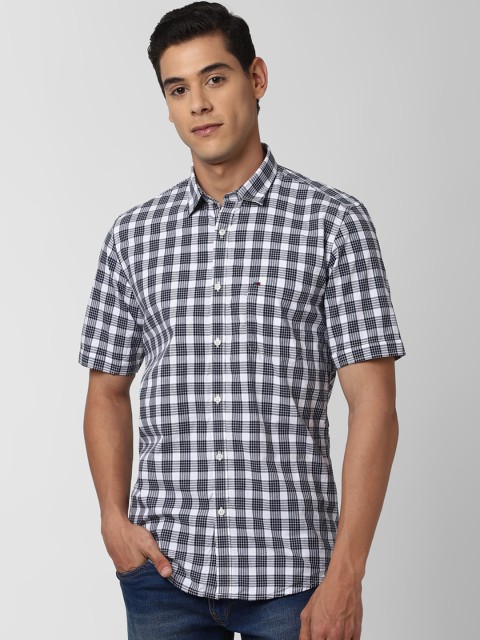 

Peter England Casuals Men Black & White Regular Fit Checked Casual Shirt
