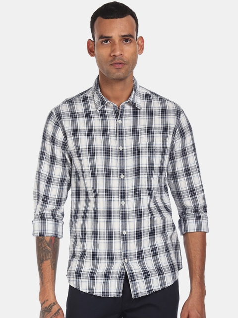 

Ruggers Men Off-White & Navy Blue Regular Fit Checked Casual Shirt
