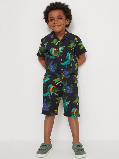

H&M Boys Black & Green Patterned Cotton Shorts