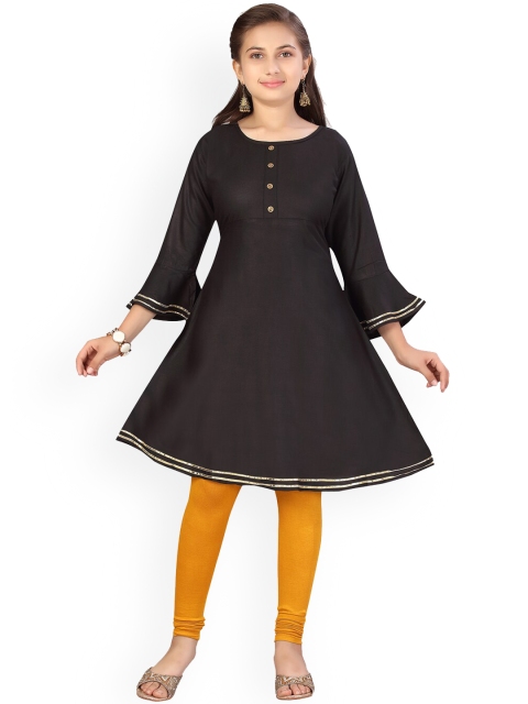 

Aarika Girls Black Solid Kurta