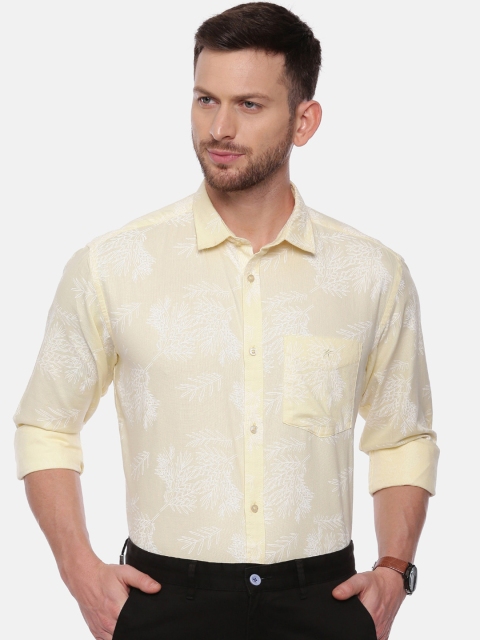 

CROYDON Men Yellow Regular Fit Printed Casual Shirt