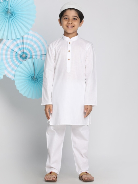 

VASTRAMAY Boys White Solid Cotton Kurta & Pyjamas with Cap