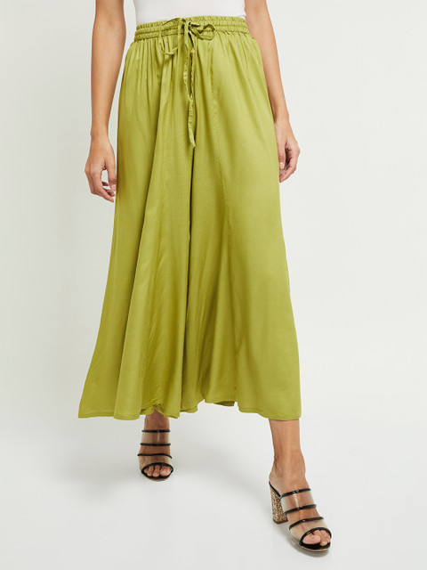 

max Women Green Solid Flared Palazzos