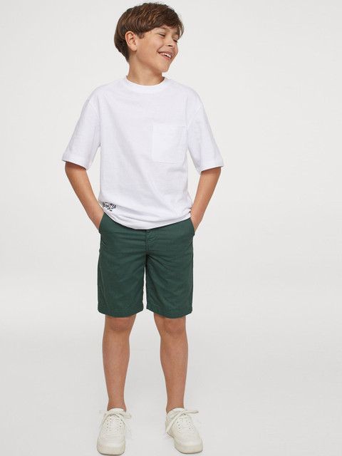 

H&M Boys Green Solid Cotton Chino Shorts