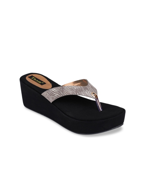 

TRASE Women Copper-Toned & Black Textured Sandals