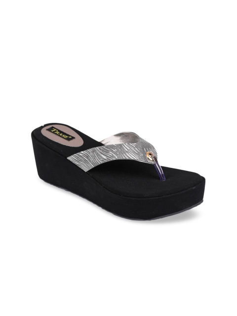 

TRASE Women Silver-Toned & Black Textured Sandals