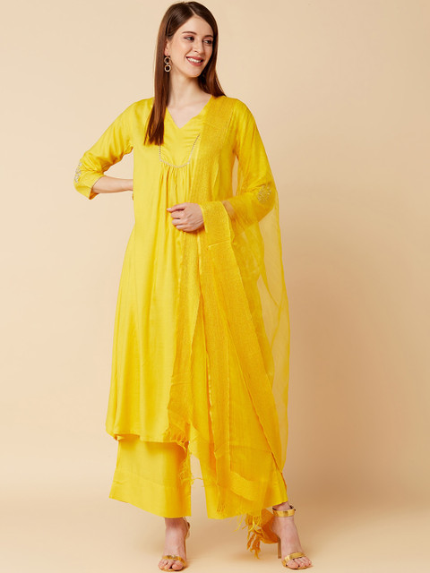 

Varanga Women Yellow Silk Kurta Set