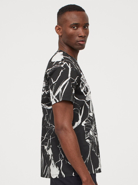 

H&M Men Black & White Cotton T-shirt