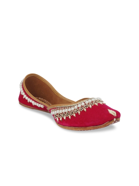 

The Desi Dulhan Women Maroon Embellished Fabric Mojaris